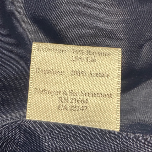 Beautifully Tailored Navy Women's Blazer - Picture 8 of 8